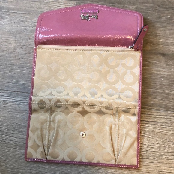 New Large Coach Tri Fold Wallet. Pink and Tan. - Picture 4 of 5